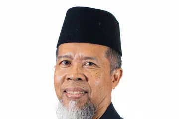 SEMANGAT WAJA: Encik Abdul Kadir Ali merupakan seorang pengurus jenazah dan bekerja di Masjid Ar-Raudhah selama 26 tahun. 