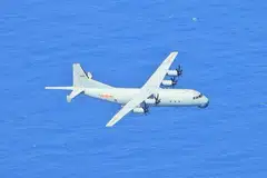 CHINA MELINTAS SELAT TAIWAN: Foto yang diberi Kementerian Pertahanan Taiwan menunjukkan pesawat antikapal selam China Y-8 memasuki Zon Pengenalan Pertahanan Udara Taiwan baru-baru ini sebagai tindak balas China ekoran lawatan pegawai kanan Amerika ke pulau itu. - Foto EPA-EFE