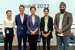 KONGSI PANDANGAN: Cik Aisyah Aman Aljunied (dua dari kanan) antara panelis perbincangan panel semasa pelancaran 'Upskill 2022' Meta, yang turut disertai Menteri Perhubungan dan Penerangan, Cik Josephine Teo (tengah). - Foto AKA-ASIA