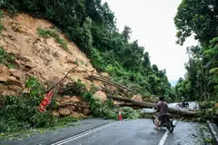 baiki jalan rosak, banjir di M’sia, Monsun Timur Laut