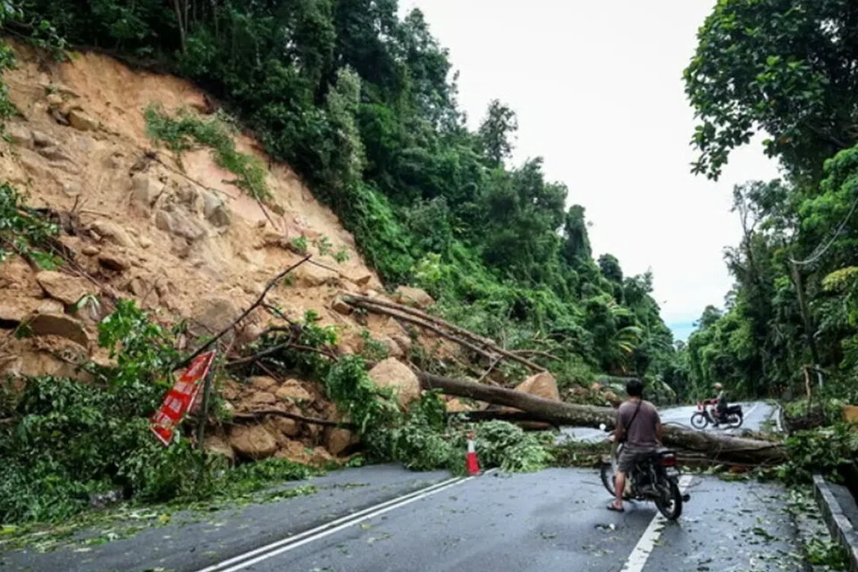 baiki jalan rosak, banjir di M’sia, Monsun Timur Laut