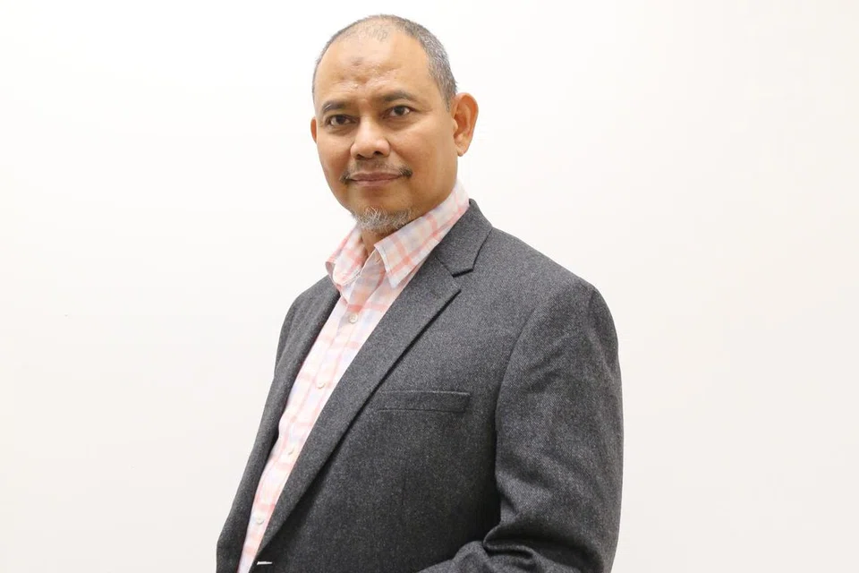 Encik Mohamad Suhaimi Mohsen, 67 tahun, menyifatkan Berita Harian (BH) sebagai ‘jodoh’ yang menyatukan minat membacanya dan menulis – dua kemahiran penting sebagai seorang wartawan.