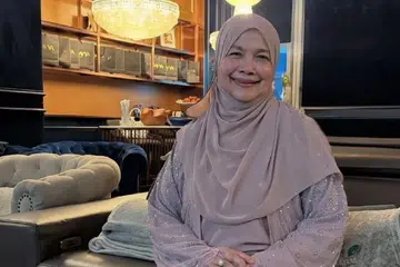 Pakar motivasi tersohor, Datuk Profesor Dr Muhaya Mohamad, sebak dan tidak dapat menahan titisan air mata daripada membasahi pipi apabila menonton babak anak kecil dalam kereta sorong dilanggar kereta dan meninggal dunia dalam filem ‘Keajaiban Air Mata Wanita’. Ia mengingatkan pengalaman peribadinya kehilangan anak lelakinya yang terjatuh dan meninggal dunia pada 2000.