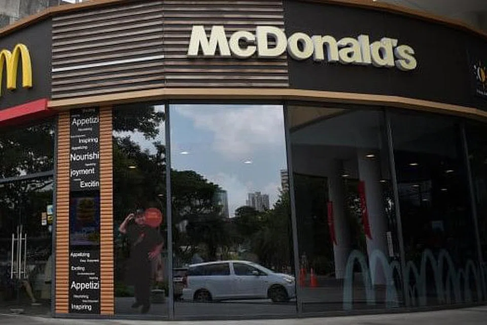 DISAHKAN POSITIF COVID-19: Dalam kenyataannya, McDonald's menyatakan, kelima-lima kakitangan yang dijangkiti koronavirus bertugas di empat cawangan berbeza; McDonald's LIDO, Forum Galleria, Parklane dan Geylang East Central restaurants.
