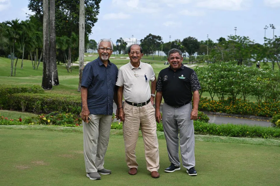 (Dari kiri) Encik A Rahim Jaafar, Encik Zainal Samat, Encik Mohd Said Abdul Latif, merupakan pemain golf veteran yang mewakili perancangan acara Golf Amal BH-AMP. Seorang lagi, Encik Ibrahim Atan, tidak dalam gambar.