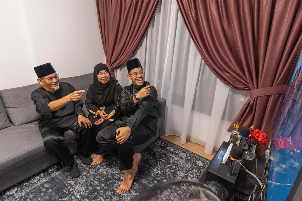 Encik Mean sekeluarga sudah bersiap menyambut saudara mara di flat dua bilik Fleksi baru mereka di Champions Way, Woodlands, bagi meraikan Hari Raya.