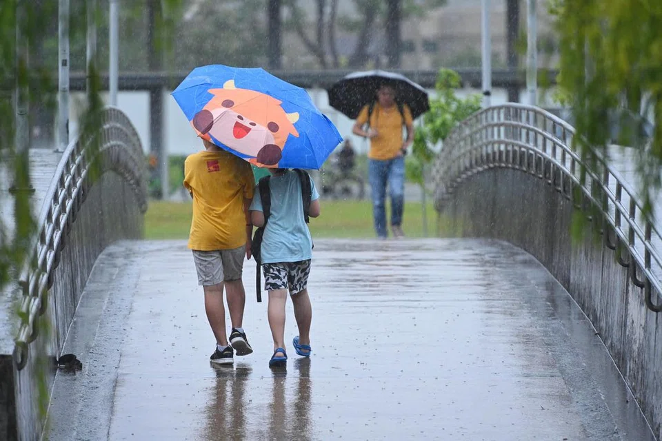 HUJAN DIJANGKA: Hujan berserta guruh dijangkakan pada kebanyakan hari dalam separuh pertama November.