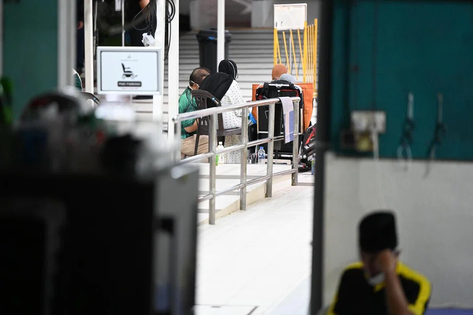 Jemaah di Masjid Al-Istiqamah di Serangoon North Avenue 2 telah diarahkan keluar dari masjid sejurus selepas solat Asar pada 24 September selepas masjid itu menerima sebuah bungkusan mencurigakan. 