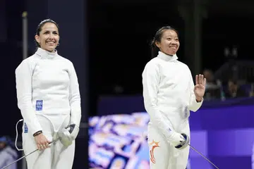 Atlet lawan pedang negara, Kiria Tikanah Abdul Rahman (kanan) bersama lawannya, Maria Luisa Doig Calderon dari Peru dalam pusingan pertama acara epee perseorang wanita pada 27 Julai.