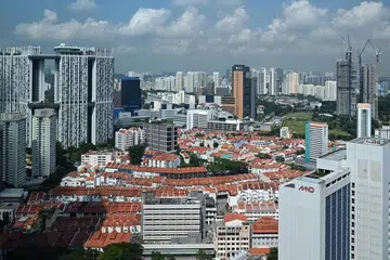 KAWASAN PALING PANAS: Kawasan Raffles Place adalah 6.5 darjah Celsius lebih panas dari kawasan paling sejuk iaitu Taman Kolam Air Upper Peirce