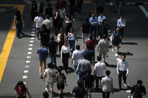 Singapore, mid-year bonus, bonus pertengahan tahun, civil servant, kakitangan perkhidmatan awam, penjawat awam, PSD