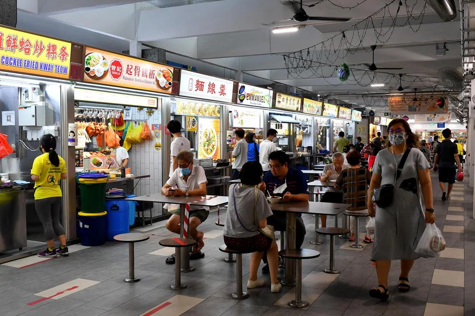 Tawaran $10,158 untuk unit di Pasar dan Pusat Penjaja Marine Parade Central ini baru-baru ini telah menimbulkan kebimbangan setengah pihak mengenai kesan sewa gerai yang tinggi terhadap harga makanan di pusat penjaja.