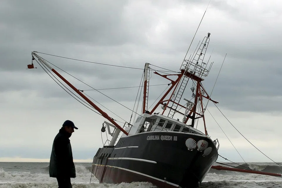 HIDUP SUATU PERJALANAN: Kapal kehidupan manusia sekadar berlabuh seketika di dunia dan akan sambung belayar ke akhirat. - Foto hiasan REUTERS