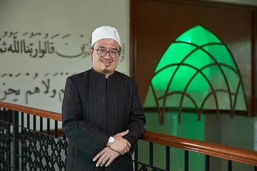 ALU-ALUKAN IMAM MUDA: Ustaz Syafiq galakkan anak muda tampil ke hadapan kerana tenaga mereka masih kuat, daya kreativiti masih segar dan dapat menggalakkan orang muda lain berjinak-jinak di masjid. - Foto BH oleh ROSLEE ABDUL RAZAK