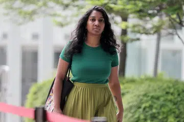 Annamalai Kokila Parvathi memohon untuk keluar negara ke Kerala, India, untuk melawat datuk dan neneknya di sana. 