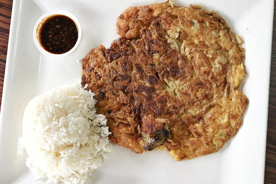 ‘Tortang Talong’ ($7.50) adalah telur dadar terung bakar yang dihidangkan dengan nasi. 