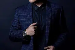 TEROKA HIBURAN NORMA BARU: Hyrul Anuar tetap bersyukur dapat menjayakan persembahan hibrid 'Bulan Sabit Di Bibir' dengan diiringi dua pemuzik sahaja tanpa band dan penari seperti selalu. Baginya ia pembuka jalan bagi kegiatan seni kembali rancak dalam keadaan keselamatan dikawal. - Foto ihsan HYRUL ANUAR
