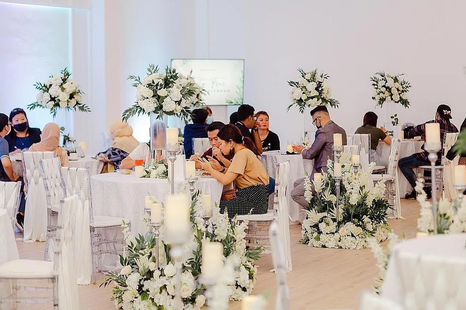 PATUH PERATURAN: Pemilik Wedding By LQ, Encik Sufandi Ahmad, berkata pihaknya berusaha memastikan majlis yang dianjurkan mematuhi Langkah Pengurusan Selamat sebaik mungkin. - Foto Wedding By LQ