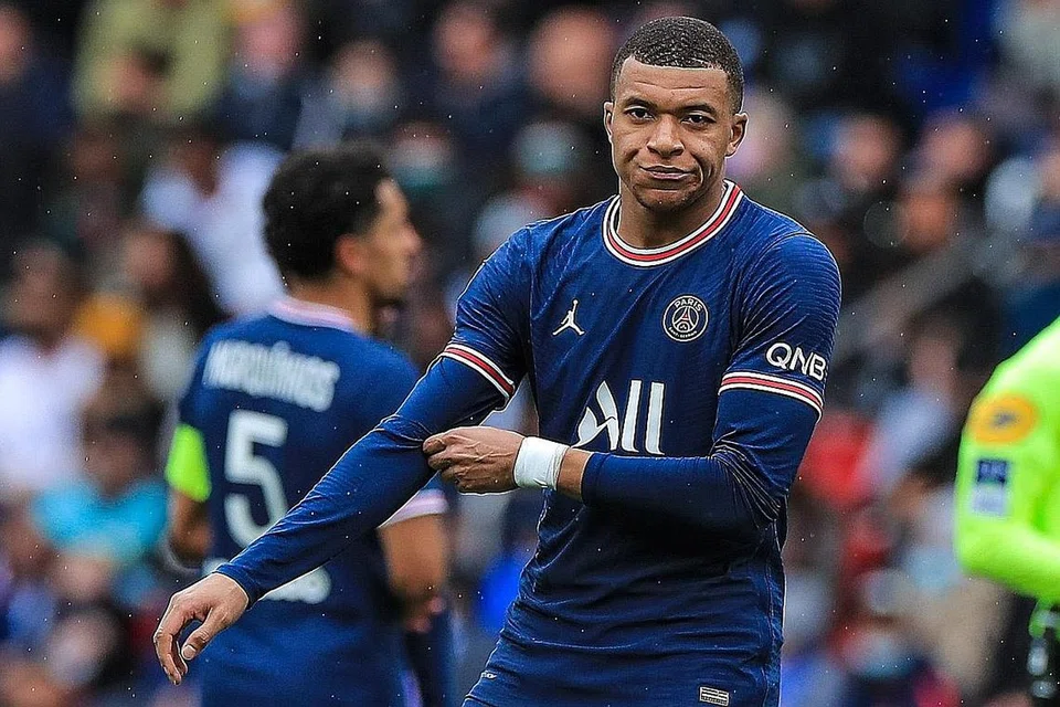MBAPPE: Penyerang muda Perancis dan PSG Kylian Mbappe dikhabarkan ingin menyertai Real Madrid musim depan. - Foto-foto EPA-EFE 