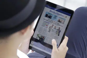 TABLET BERITA: Dilancarkan tahun lalu, Tablet Berita SPH memberi pengguna akses kepada versi elektronik akhbar seperti Berita Harian dan The Straits Times.