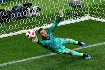 SETIA: Pengurus United, Jose Mourinho, berkata David De Gea telah membuktikan beliau setia kepada United walau dilamar kelab terkemuka di tanah airnya di Sepanyol. - Foto REUTERS