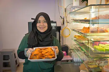 Sungguhpun mempunyai latar belakang dalam bidang perniagaan keluarga selama lebih sedekad, pemilik ‘Hazreens’, Cik Hazreen Mahmood Hussain, ingin mencabar dirinya dengan membuka perniagaan sendiri untuk melakar hala tuju sendiri.