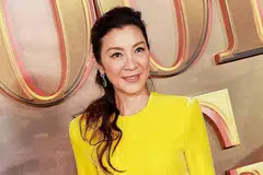 BANGGAKAN ASIA: Tan Sri Michelle Yeoh yang dinobatkan Ikon 2022 oleh majalah 'Time' membuktikan bakat Asia juga mampu dijulang di peringkat antarabangsa berkat kegigihan. - Foto AFP