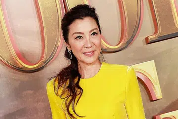 BANGGAKAN ASIA: Tan Sri Michelle Yeoh yang dinobatkan Ikon 2022 oleh majalah 'Time' membuktikan bakat Asia juga mampu dijulang di peringkat antarabangsa berkat kegigihan. - Foto AFP