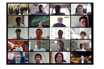 USAHA MURNI: Sebanyak 19 syarikat - 18 daripadanya beroperasi di Johor - bekerjasama dengan Lembaga Pembangunan Ekonomi (EDB) Singapura untuk menderma sejumlah 100,000 pelitup topeng KN95 dan lima tan pembersih tangan kepada Kerajaan Negeri Johor.