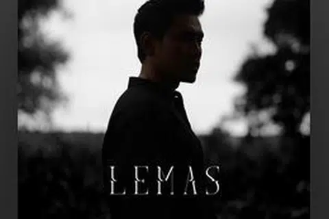 Lagu terbaru, Khai Bahar, mengisahkan perpisahan walaupun berkorban untuk hubungan cinta.