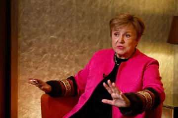 Menurut pengarah urusan Dana Kewangan Antarabangsa (IMF), Cik Kristalina Georgieva, badan kewangan global itu akan merendahkan unjuran pertumbuhan ekonomi dan menaikkan jangkaan inflasi.