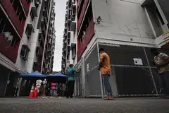 KEMBALI KE MASYARAKAT: Satu skim perintis akan dimulakan pada suku pertama tahun depan untuk membolehkan pekerja asing di beberapa dormitori memasuki masyarakat sekali sebulan. - Foto BH oleh KELVIN CHNG