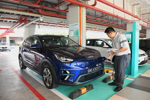 DITERIMA RAMAI: Pembeli kereta semakin terbuka kepada penggunaan kenderaan elektrik (EV). 