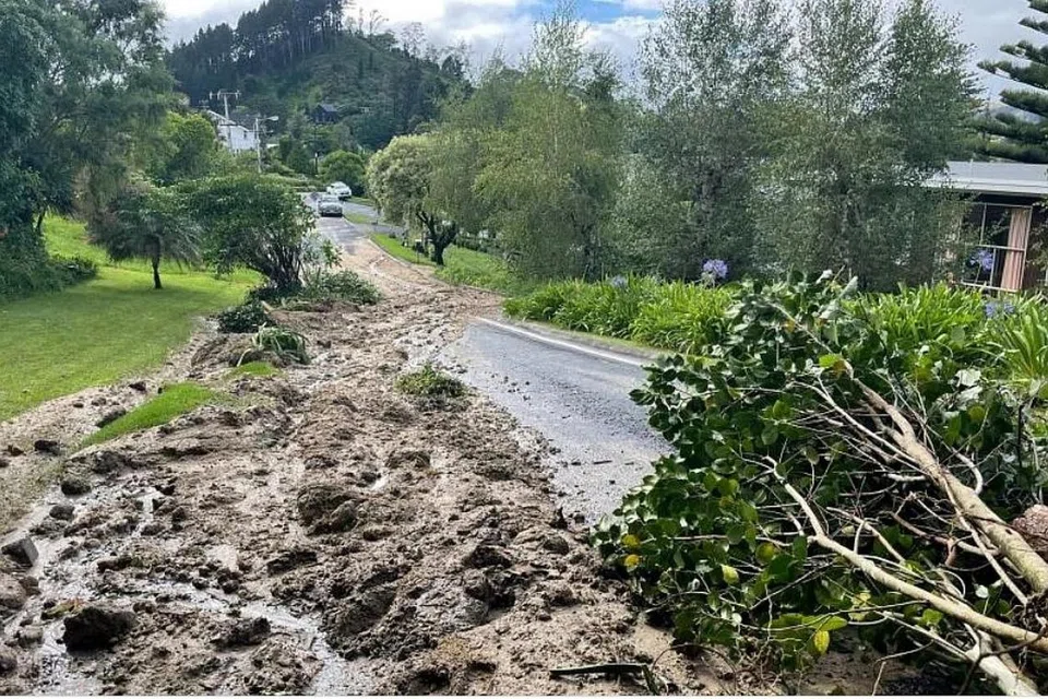 BENCANA ALAM: Sebahagian besar Pulau Utara New Zealand, termasuk Tairawhiti, juga dikenali sebagai East Cape, mengalami hujan lebat, laut bergelora dan angin kencang akibat taufan 'Hale' yang melanda negara itu. - Foto TAIRAWHITI CIVIL DEFENCE/FACEBOOK