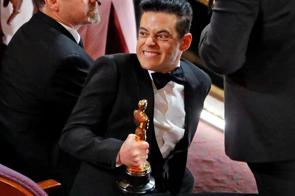 RAMI MALEK: Membuat ramai terkejut kerana terjatuh selepas menangi Anugerah Pelakon Lelaki Terbaik. 