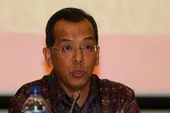 MAKAN SUAP: Bekas CEO Garuda Indonesia, Emirsyah Satar, hari ini telah dijatuhi hukuman penjara lapan tahun dan didenda S$2 juta oleh mahkamah antirasuah negara itu. 