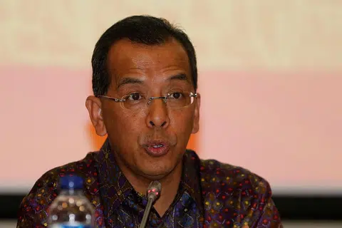 MAKAN SUAP: Bekas CEO Garuda Indonesia, Emirsyah Satar, hari ini telah dijatuhi hukuman penjara lapan tahun dan didenda S$2 juta oleh mahkamah antirasuah negara itu. 