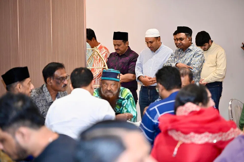 Lebih 150 tetamu berhimpun dalam satu majlis berbuka puasa anjuran syarikat tempatan, Royal Kings Group, sebagai usaha memperkukuh keharmonian antara kaum dan agama di Singapura pada 19 Mac di De Villa @ Centrium Square. 