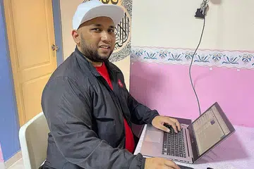 YAKIN TERUS ADA BISNES: Encik Mohammad Rizal, pemilik syarikat Brother Bo Services, yakin permintaan untuk khidmat penghantaran akan tetap tinggi walau dalam keadaan apa sekali pun. - Foto ihsan MOHAMMAD RIZAL RAHMAT