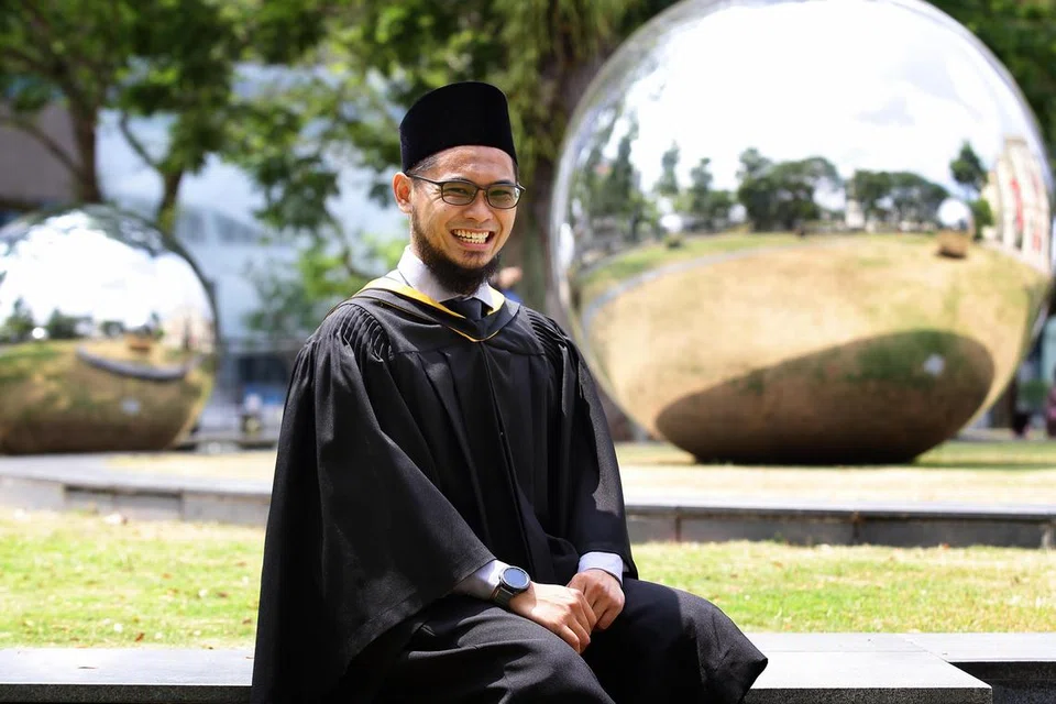 USTAZ MUHAMMED FAHEEM ABDUL KHALIL: Ketua Darul Tafsir SIngapura dan Jabatan Dakwah Masjid Al-Khair.