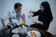 Cik Khamsaton Kamis, 68 tahun dan Enci Ahmit Hassan, 77 tahun, yang sudah 50 tahun berumah tangga merupakan antara pasangan yang sentiasa dilihat romantis apabila dilihat bersama.