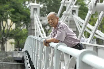 Tokoh perintis perkhidmatan awam, Encik Lee Ek Tieng, yang banyak berjasa dalam mengetuai beberapa projek prasarana penting di Singapura, termasuk menerajui projek AirBaru, meninggal dunia pada 6 April, pada usia 91 tahun. 
