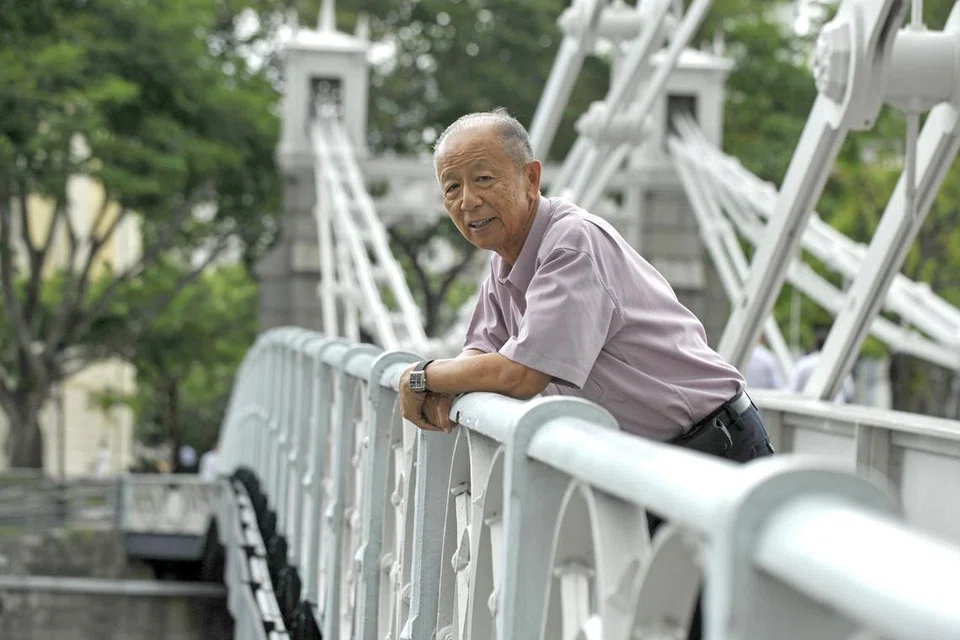 Tokoh perintis perkhidmatan awam, Encik Lee Ek Tieng, yang banyak berjasa dalam mengetuai beberapa projek prasarana penting di Singapura, termasuk menerajui projek AirBaru, meninggal dunia pada 6 April, pada usia 91 tahun. 