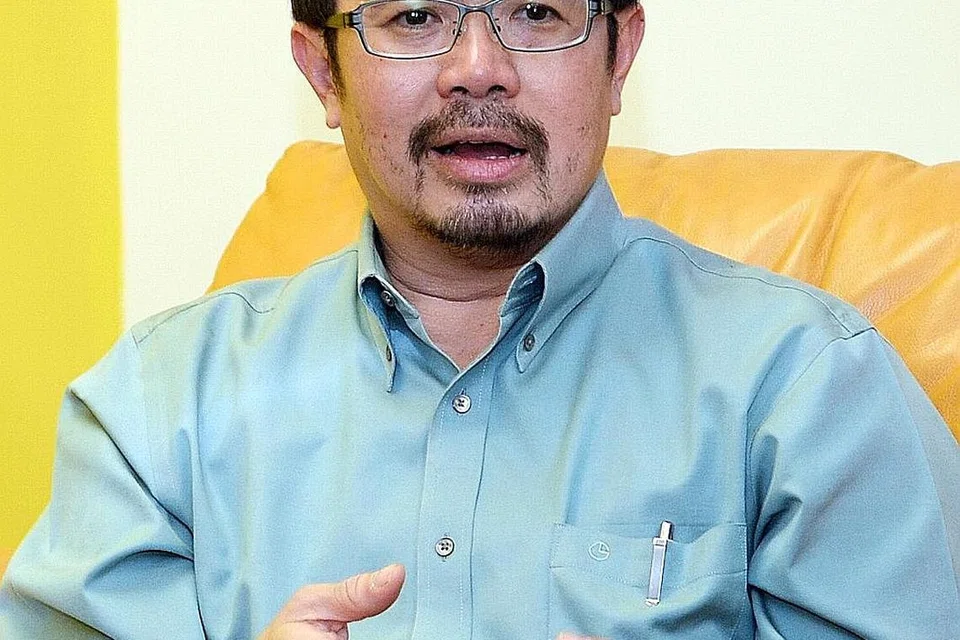 "Ramai daripada kita anggap semua pekerja mendapat bonus bulan ke-13 atau AWS pada hujung tahun. Namun sedihnya, golongan yang amat memerlukannya tidak mendapat bonus itu. Langkah mewajibkan AWS boleh menaikkan gaji pekerja bergaji rendah sebanyak 8.3 peratus dan mengurangkan jurang pendapatan yang semakin membesar di Singapura." - AP GRC Pasir Ris-Punggol Encik Zainal Sapari.