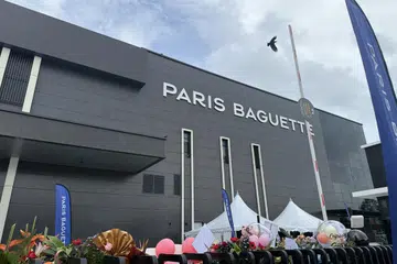 Dengan keupayaan mengeluarkan 100 juta produk roti yang disahkan halal oleh Jabatan Kemajuan Islam Malaysia (Jakim) setahun, hab makanan halal serantau Paris Baguette akan mengukuhkan peranan Johor dalam Zon Ekonomi Khas Johor-Singapura (JS-SEZ), kata Menteri Besar Johor, Datuk Onn Hafiz Ghazi. 