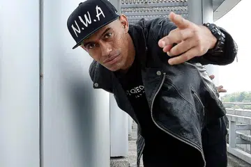 SUDAH CAPAI IMPIAN: Altimet bertekad bersara sebagai penyanyi pada usia 40 tahun November tahun depan dan beri tumpuan pada bisnes. Namun, beliau akan menulis lagu buat penyanyi lain. - Foto fail