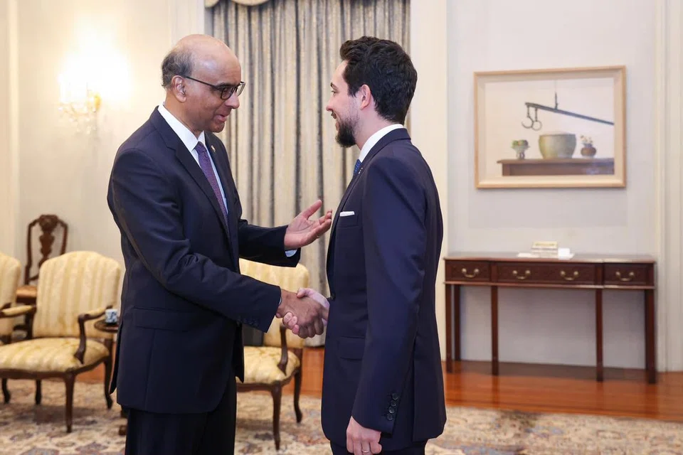 HARGAI LAWATAN: Dalam catatan Facebooknya, Encik Tharman (kiri) berkata beliau dan Putera Mahkota menaja bersama resolusi terkini di Perhimpunan Agung Pertubuhan Bangsa-Bangsa Bersatu (PBB) bagi gencatan senjata kemanusiaan segera di Gaza.