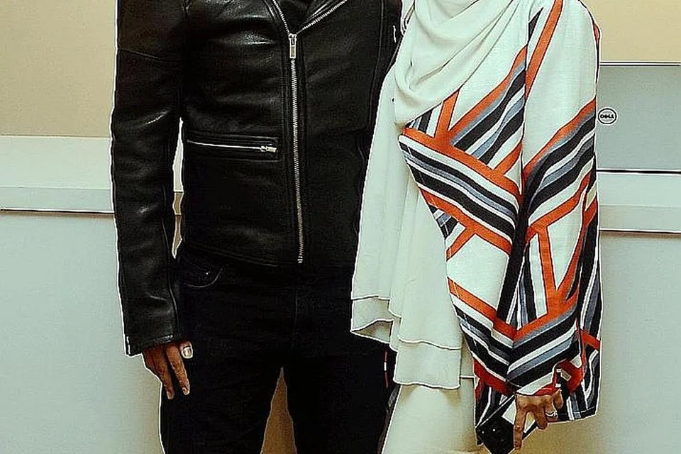 TEROKA KERJASAMA DI SEBERANG TAMBAK: Selepas tiga tahun berniaga baju kurung jenama Adrianna Yariqa yang popular dalam kalangan selebriti Malaysia seperti Scha Al Yahya dan Elfira Loy, pasangan suami isteri ini, Encik Muhammad Sufiyan Yahya dan Cik Nurlida Yusoff, meneroka pula koleksi fesyen kasual buat Muslimah bersama pelakon Fazura.