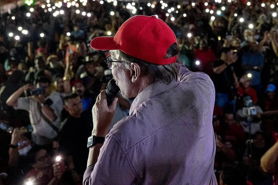 KEMPEN DISAMBUT BAIK: Ceramah yang diadakan Datuk Seri Anwar Ibrahim hampir di seluruh Malaysia sering mendapat sambutan hangat dengan memperjuangkan visi PH bagi kerajaan bebas rasuah yang mengutamakan perpaduan antara rakyat berbilang bangsa dan negara demi mencapai kestabilan politik dan ekonomi. - FACEBOOK ANWAR IBRAHIM 