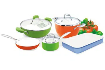 PERKAKAS DAPUR: Dapatkan beraneka jenis periuk, kuali dan kelengkapan lain di jualan gudang Turbo pada 7 dan 8 Julai ini.